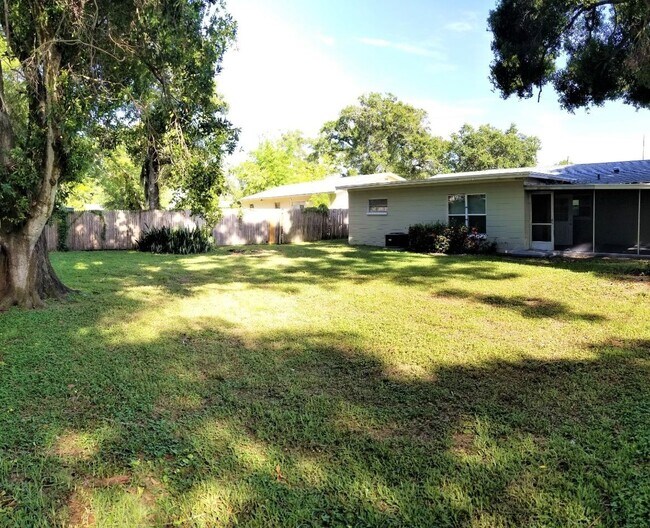 Building Photo - 3 Bedroom 2 Bath Home in Pinellas Park