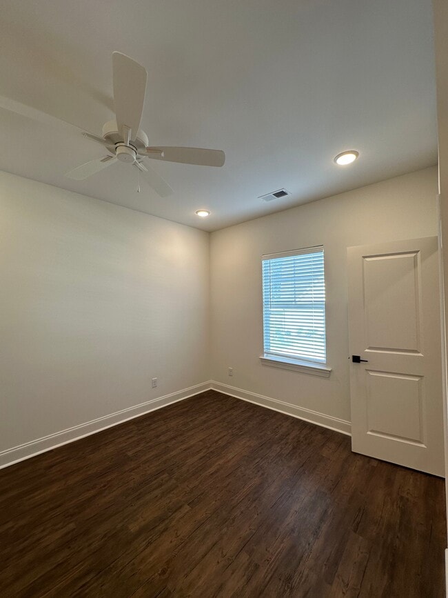 Building Photo - 1 Cottage Grove Dr