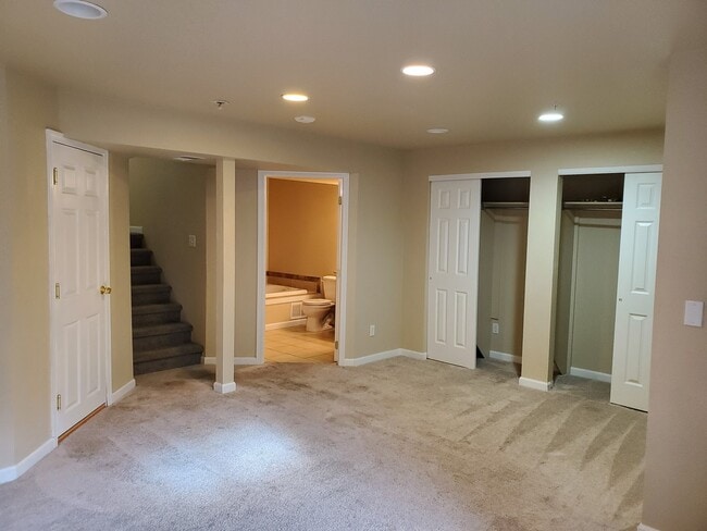Building Photo - Spacious 3 bed, 3.5 bath condo in Rigden F...