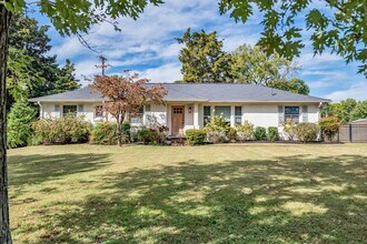 Building Photo - Stunning 3BR/2BA Home in the Highly Sought...