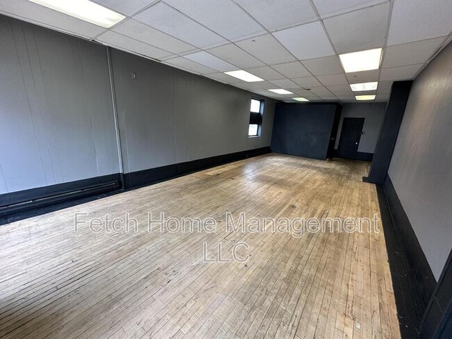 Building Photo - 107 E Main St