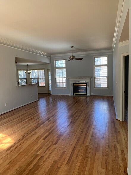 greenroom - 5506 Phillipsburg Dr