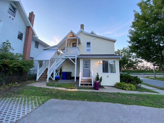 Building Photo - 125 Manhattan Dr