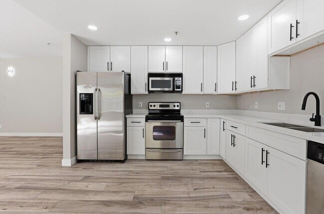 Building Photo - 1111 W University Dr