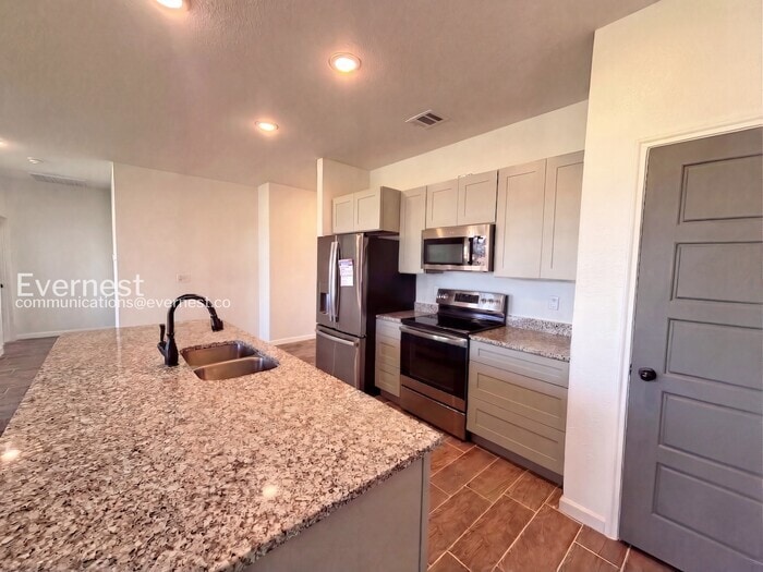 Building Photo - 705 Freedom Cir