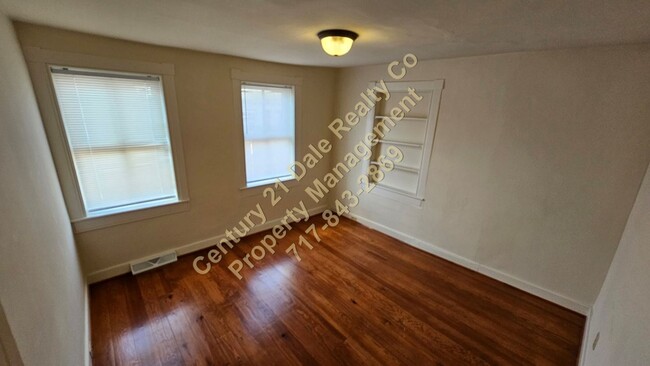 Building Photo - Lovely 2 BR 1900 sq ft Home in Jefferson PA