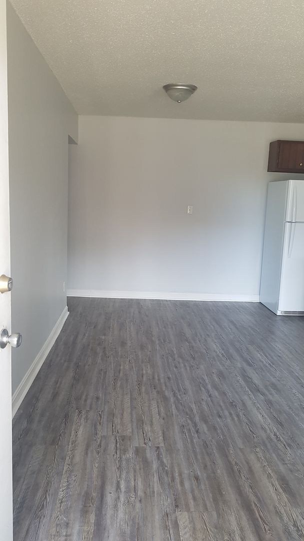 Building Photo - 315 Green Valley Dr