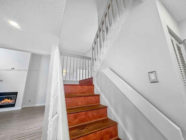 Building Photo - 1015 NW 125th Terrace