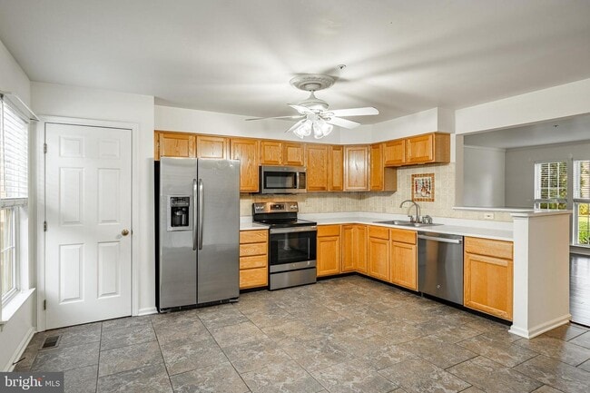 Building Photo - 596 Coach Hill Ct