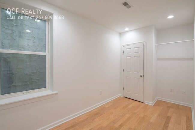 Building Photo - Stunning Three Bed Apartment in Point Breeze