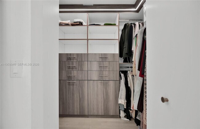 Building Photo - 2475 Brickell Ave