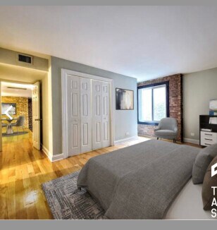 Building Photo - 1214 N La Salle Dr