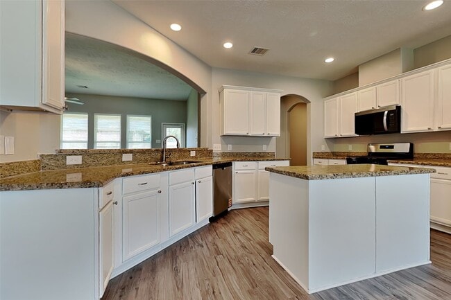 Building Photo - 30710 Basil Trace Dr