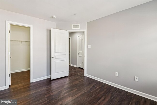 Building Photo - 7523 Holly Ridge Dr