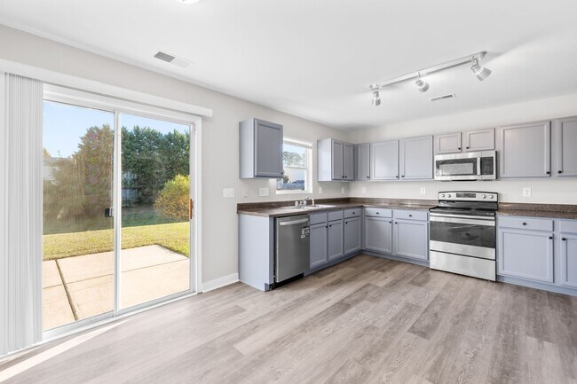 Building Photo - Spacious Northlake Home Offering Style, Co...