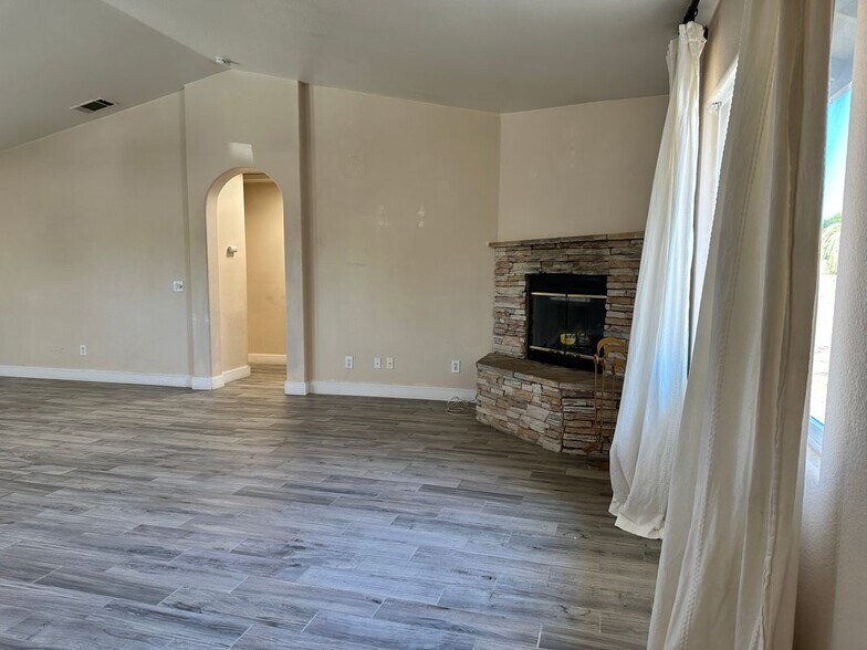 Building Photo - 16716 Kayuga St