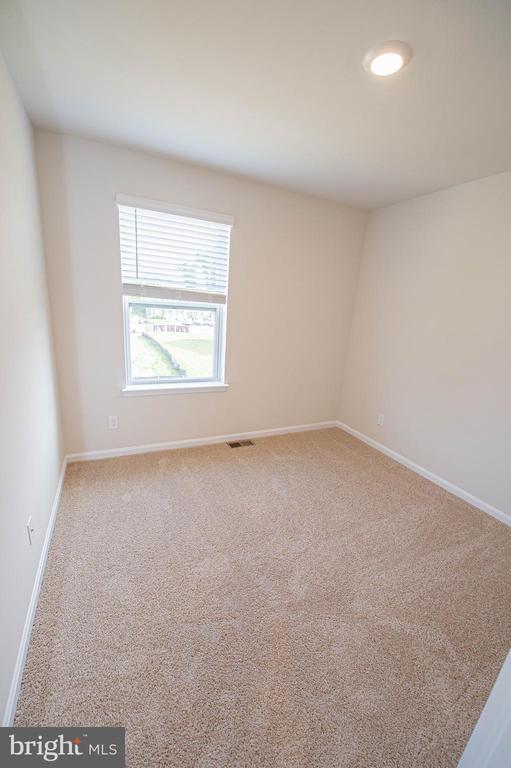 Building Photo - 128 Willowtree Ln