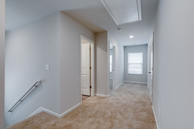 Building Photo - Spacious 5-Bedroom, 3-Bath Home in Prime F...