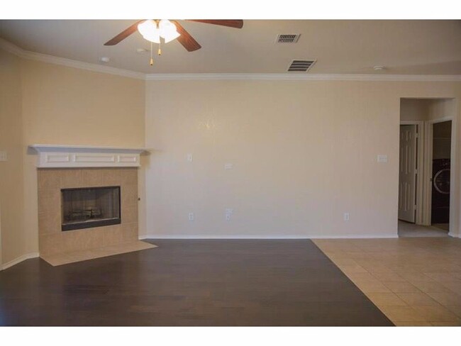 Building Photo - 4 bed 2.5 bath in Brookstone Community!!