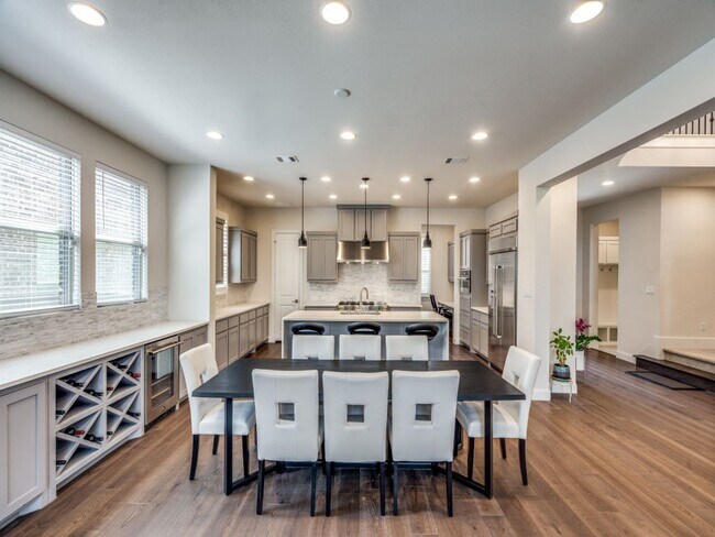 Building Photo - 905 Asbury Dr