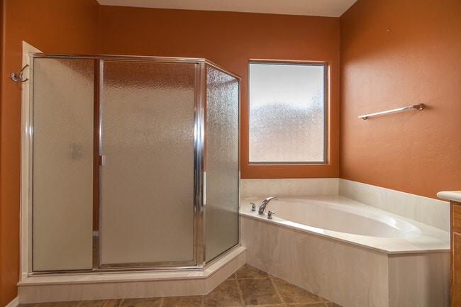 Building Photo - 1141 W Tenniel Dr