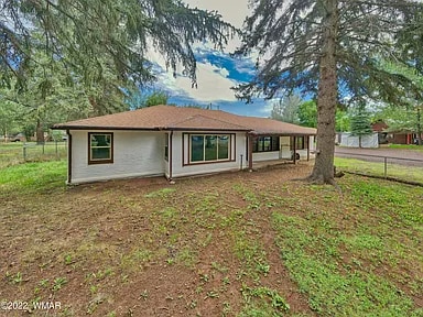 Building Photo - 2580 Poplar Dr