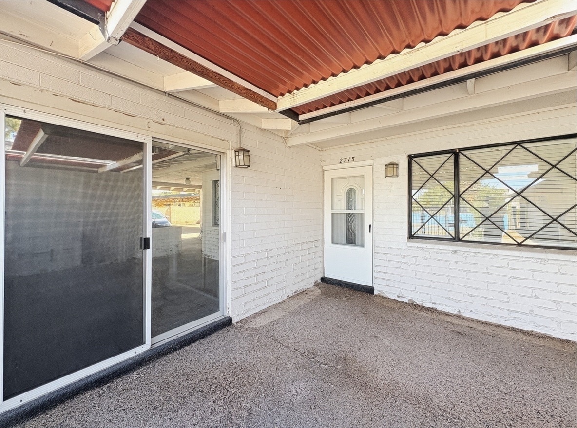 Building Photo - 2715 E Glenrosa Ave