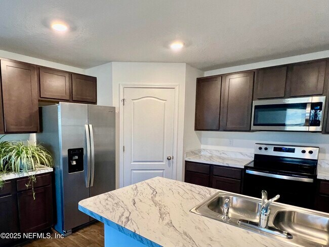 Building Photo - 12659 European Beech Rd