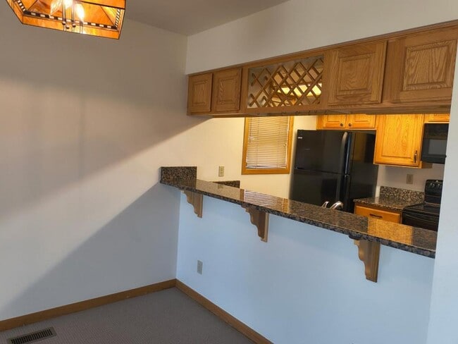 Building Photo - 404 Bayview Dr