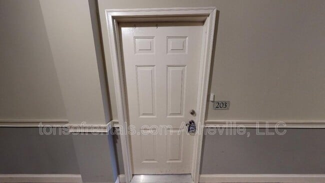 Building Photo - 125 S Lexington Ave