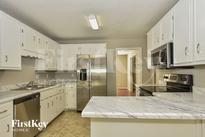 Building Photo - 609 W Creek Dr
