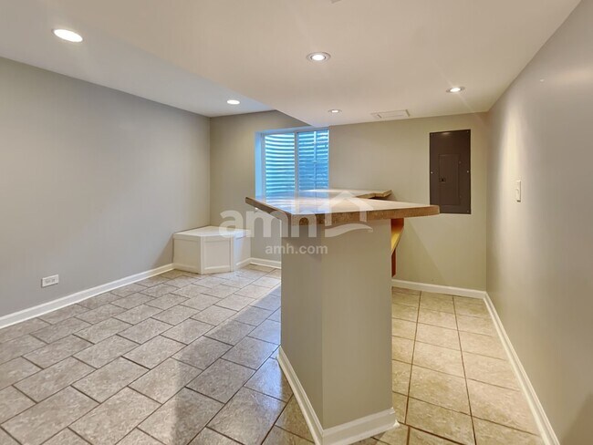 Building Photo - 214 Winding Trail