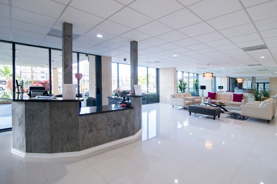 Building Photo - 2017 S Ocean Dr