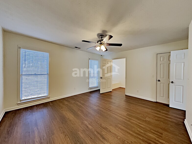 Building Photo - 893 Wellsley Ct