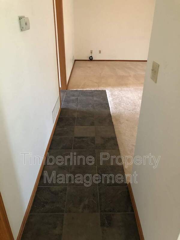 Building Photo - 17960 Bakers Farm Rd