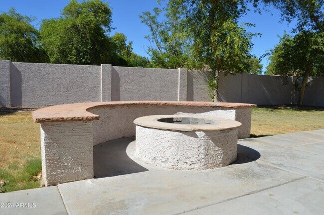 Building Photo - 4132 E Carriage Ct