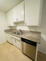 Building Photo - 13956 Vanowen St