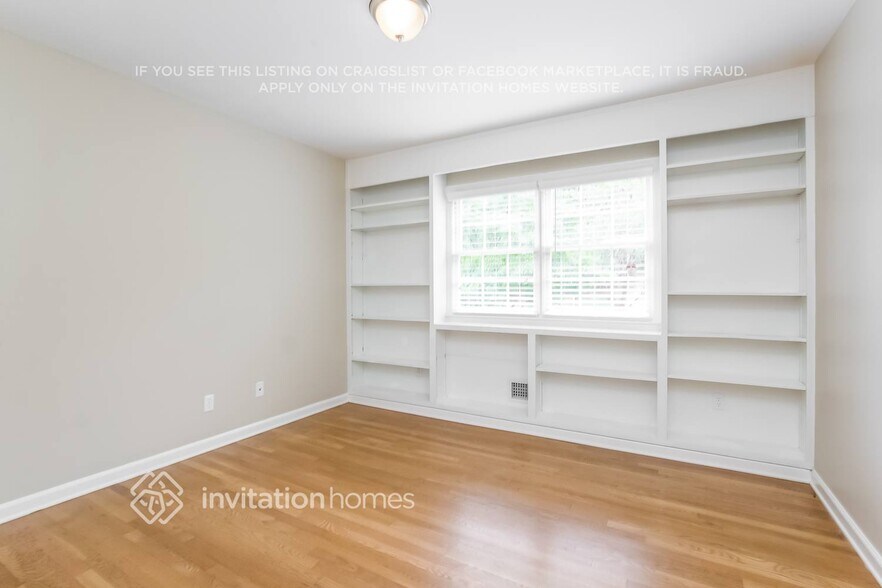 Building Photo - 680 Foxcroft Cir SE