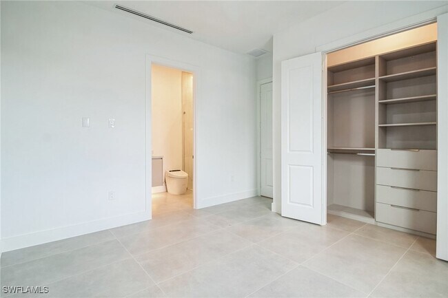 Building Photo - 123 SW 35th Ave