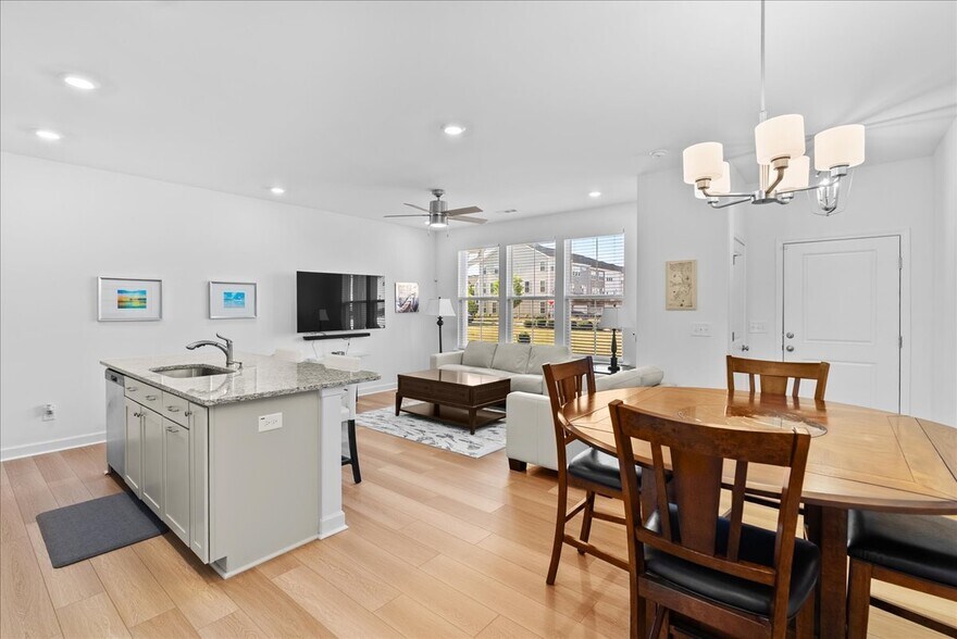 Building Photo - 7906 Flatrock Park Dr