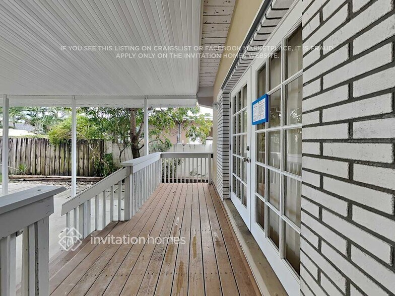 Building Photo - 7925 SW 22nd St
