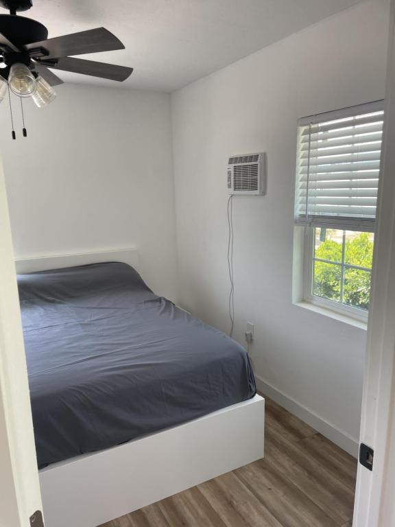 Building Photo - 4037 1/2 National Ave, Upstairs, San Diego, CA 92113