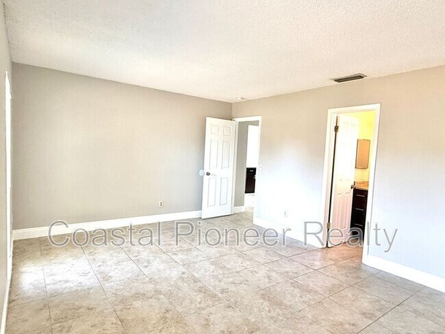 Building Photo - 606 Sandy Creek Dr