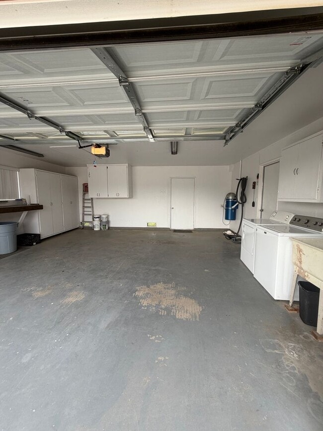 Building Photo - 4301 Skye Dr