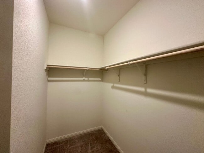 Building Photo - AVAILABLE NOW!!!