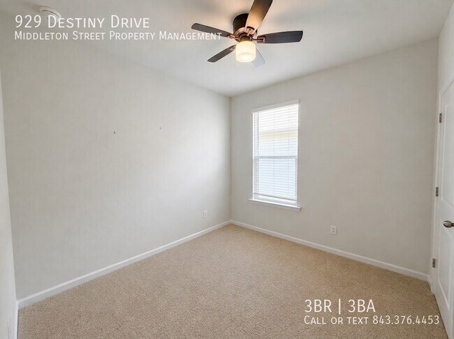 Building Photo - 929 Destiny Dr