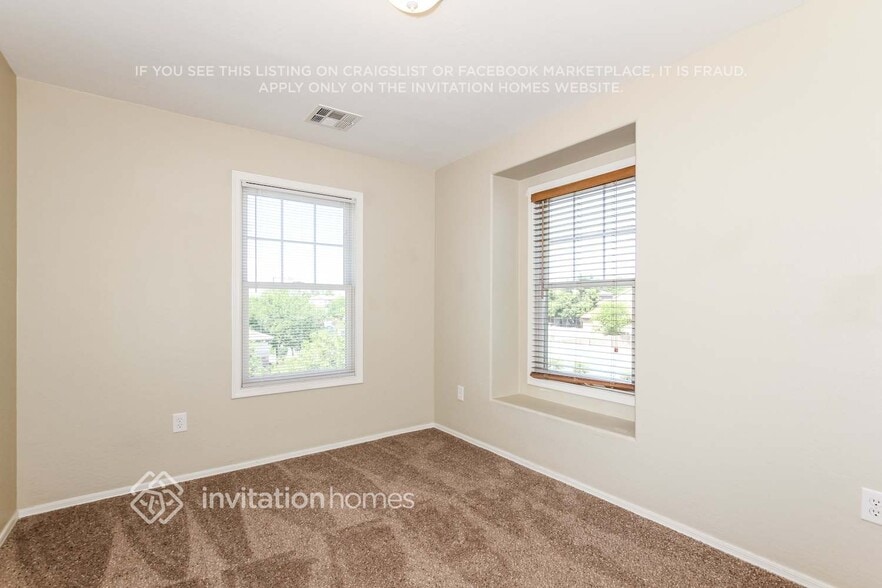 Building Photo - 17131 W Tara Ln