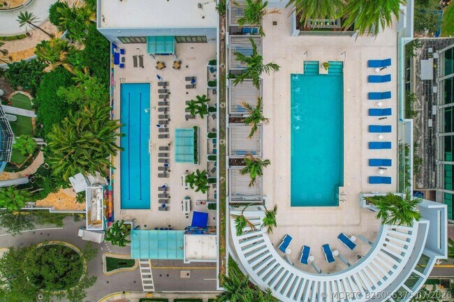 Building Photo - 100 E Las Olas Blvd