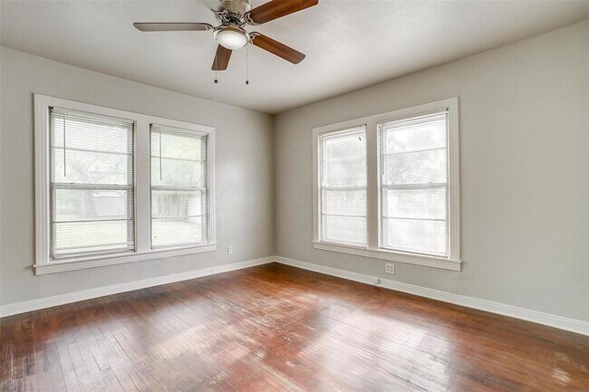 Building Photo - 410 McCarty St