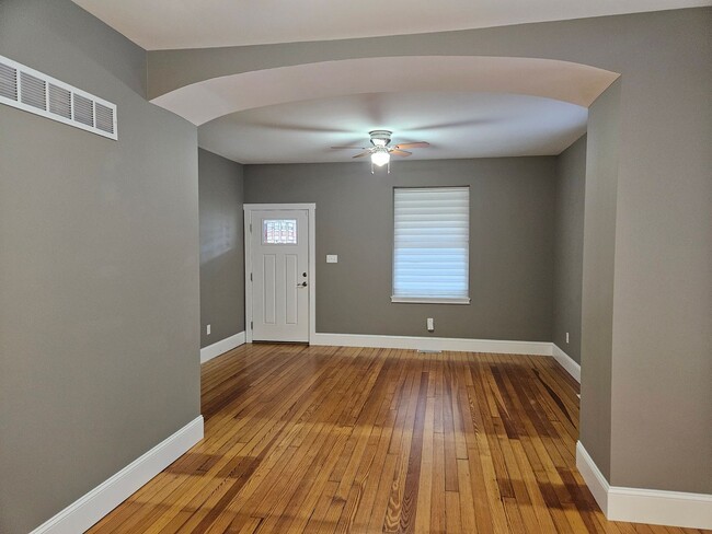 Building Photo - Charming 4BR/2.5BA Home in Historic Washington, MO - Walk to the Riverfront!